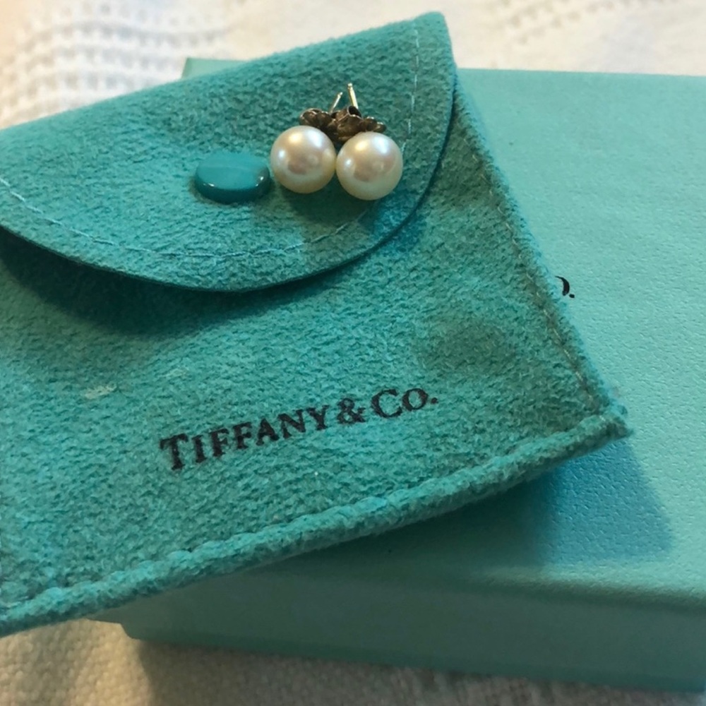 Genuine Tiffany 7mm pearl earrings in silver